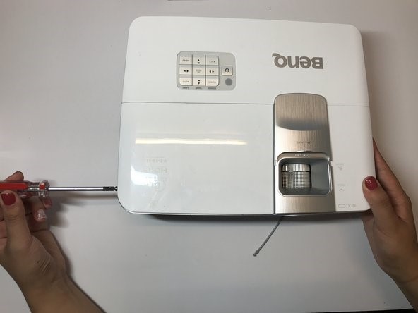 تعویض لامپ پروژکتور