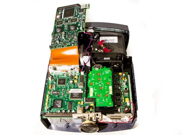 باز کردن پیچ اتصال مادربرد به منبع تغذیه