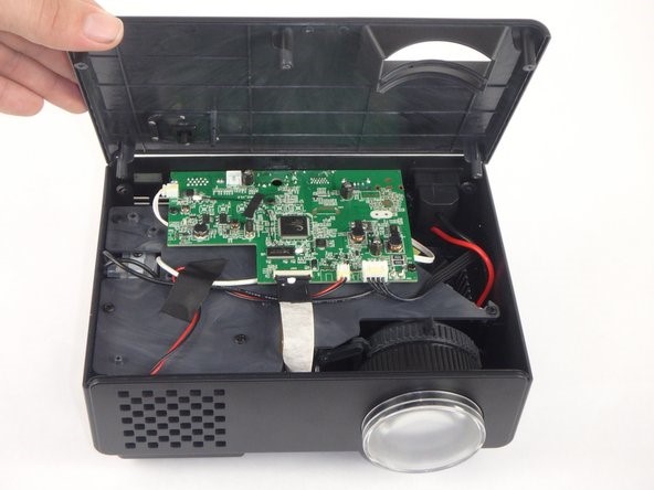 باز کردن درپوش بالایی ویدئو پروژکتور