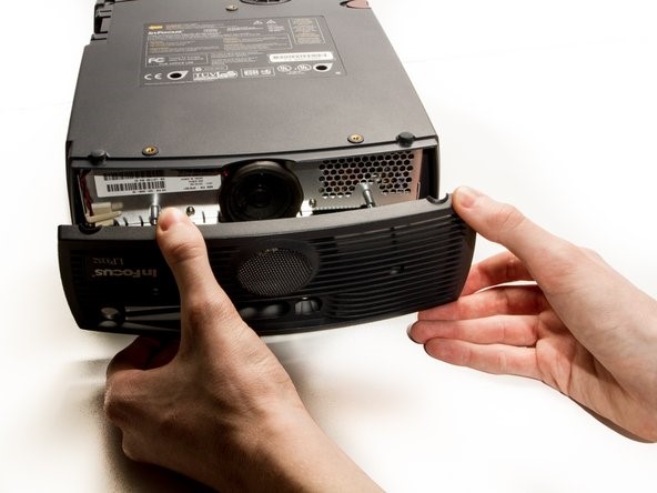 برداشتن صفحه عقب پروژکتور