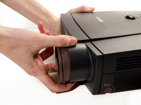 خارج کردن لنز پروژکتور