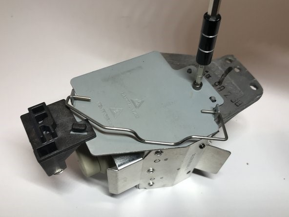 تعویض لامپ پروژکتور