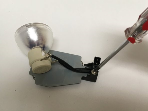 تعویض لامپ پروژکتور